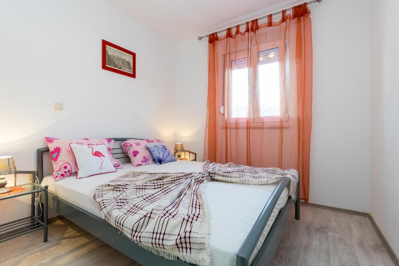 Apartments And Rooms With Parking Space Grebastica, Sibenik - 17831 Ngoại thất bức ảnh